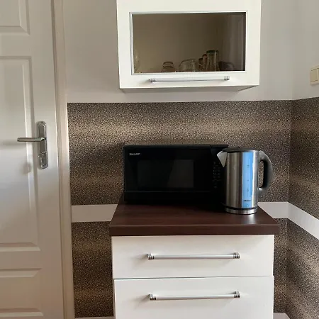 Lena Goscinne Alloggio in famiglia *